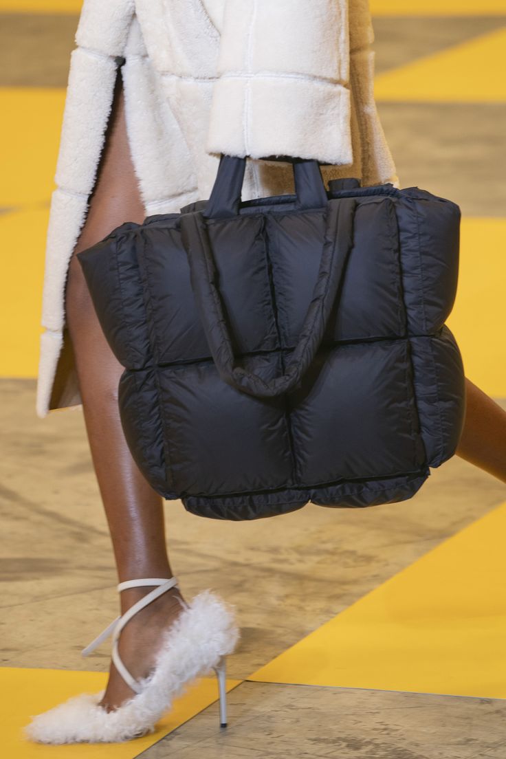 Nimbus Tote — Light as Air, Strong on Style.